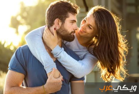 علامات حب الرجل للمرأة